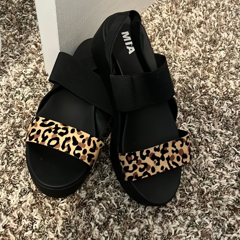 Black and leopard sandals. Never worn size 8.